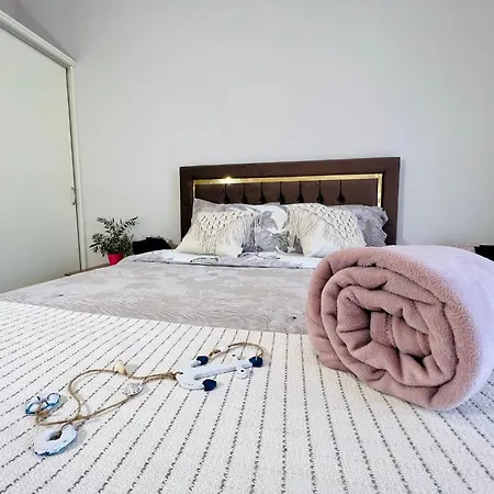 Elia Lejlighed Karianí