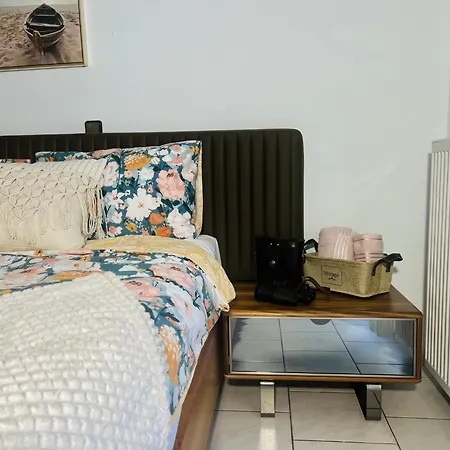 Elia Lejlighed Karianí